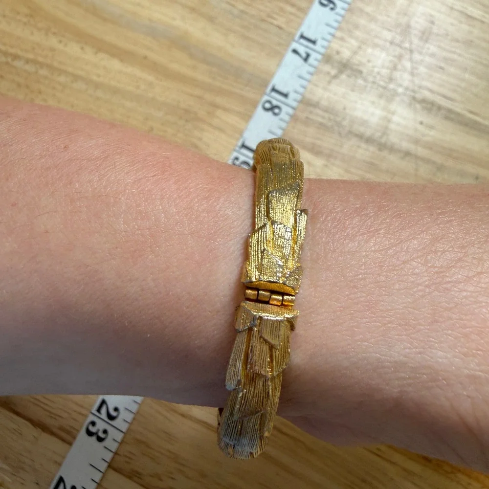 Lisner‎ Hinged Bangle Gold Tone Textured Wheat Leaf Botanical Statement